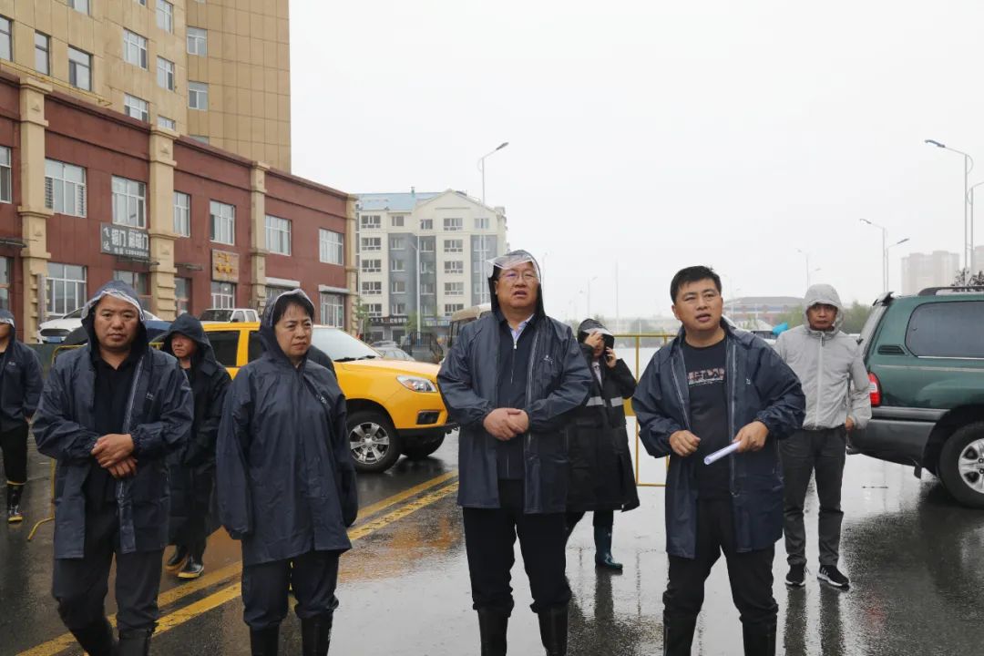 2023.8.7海拉尔区领导调研城市受连续降雨影响内涝情况.jpg