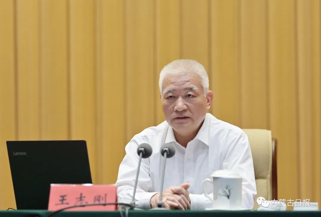 2023.8.29自治区党委中心组2023年第十二次集体学习王志刚作辅导报告孙少成主持并讲话王莉霞张彦坤出席 1.jpg