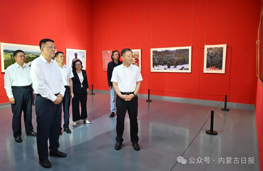 2024.6.20孙绍成参观见证共航民革视三北攻坚战纪实录像摄影展1.jpg