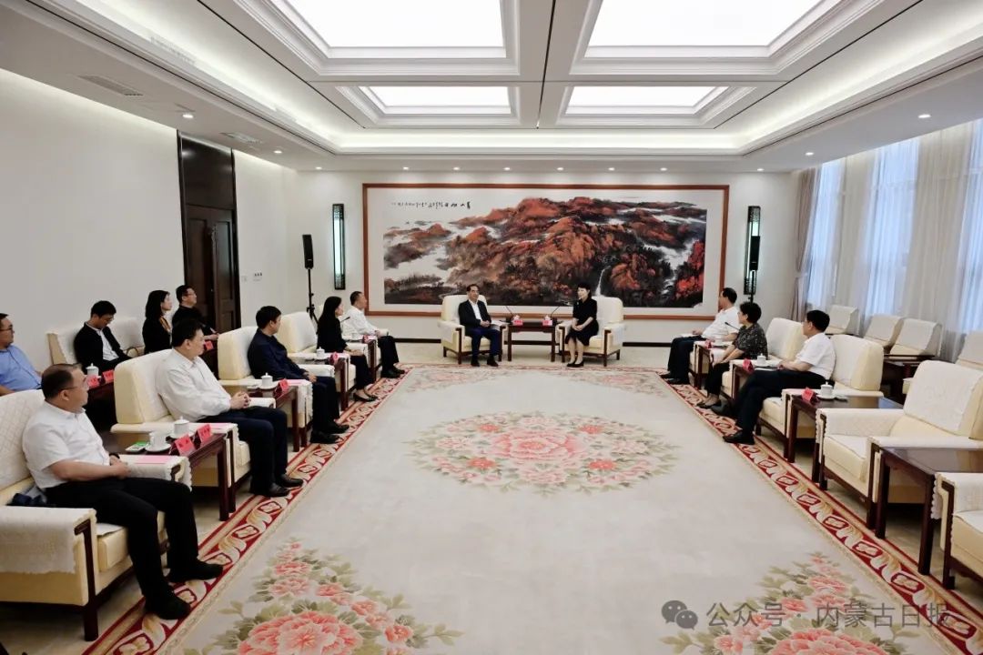 2024.7.25王莉霞会见北京大学校长龚旗煌.jpg