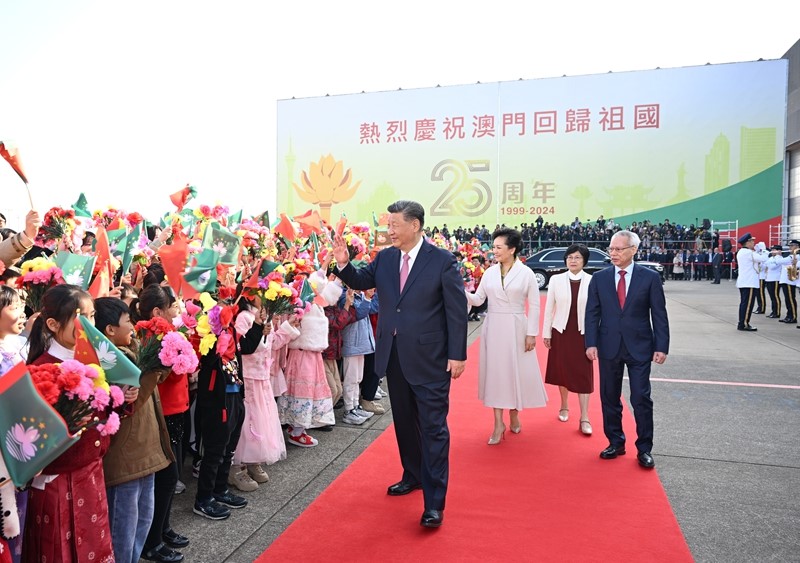 2024.12.23圆满结束在澳门的各项活动习近平离开澳门返回北京.jpg