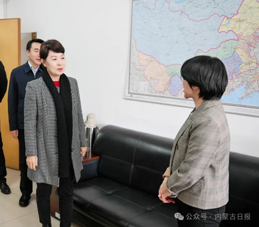 2025.2.6    王莉霞在自治区国资委调研助企活动开展情况时强调树立雄心壮志坚定不移做大做优做强国有企业2.jpg