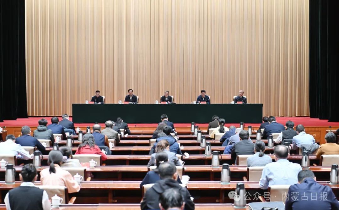 2025.2.24    自治区党委宣传部召开机关干部大会宣布自治区党委有关干部任免职决定孙绍骋出席并讲话2.jpg