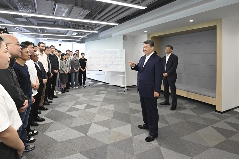 2025.4.30    习近平在上海考察时强调加快建设具有全球影响力的科技创新高地2.jpg